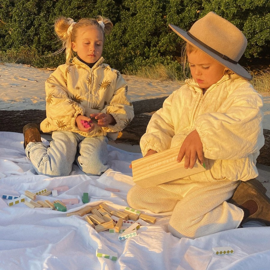 Picnic Sunny Life | Travel Jumbling Tower